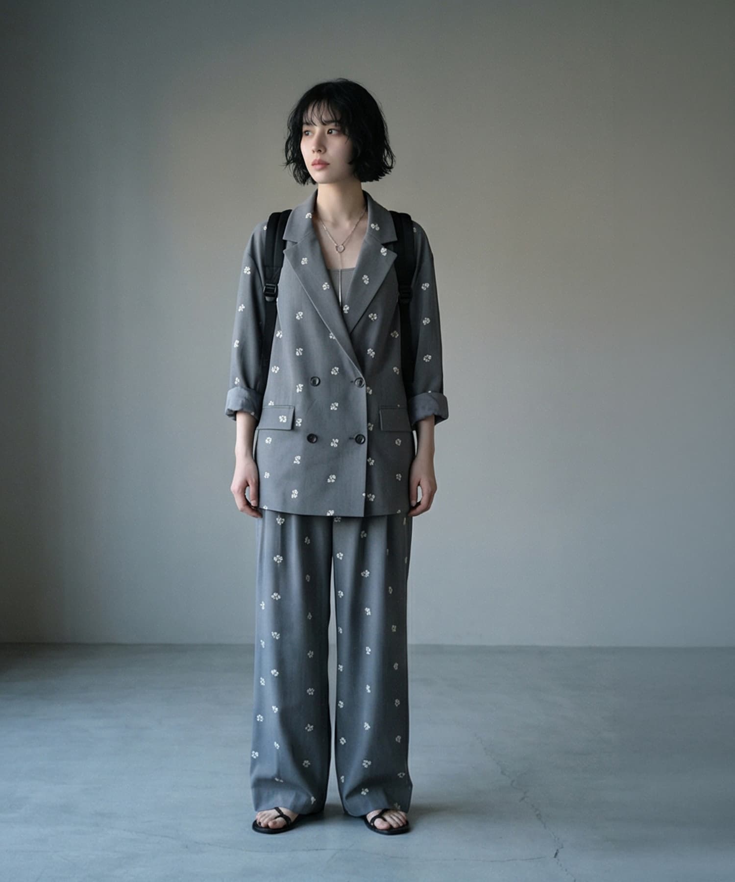 SET］【BLK001】花柄刺繍ツイルテーラードジャケット×タックパンツ