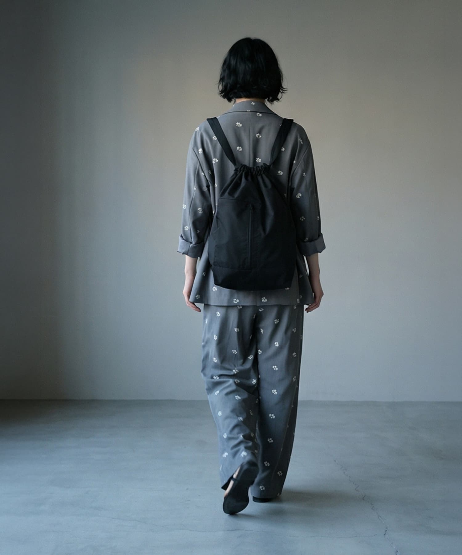 SET］【BLK001】花柄刺繍ツイルテーラードジャケット×タックパンツ