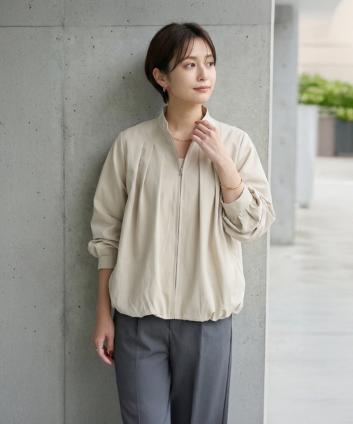 ライトベージュ