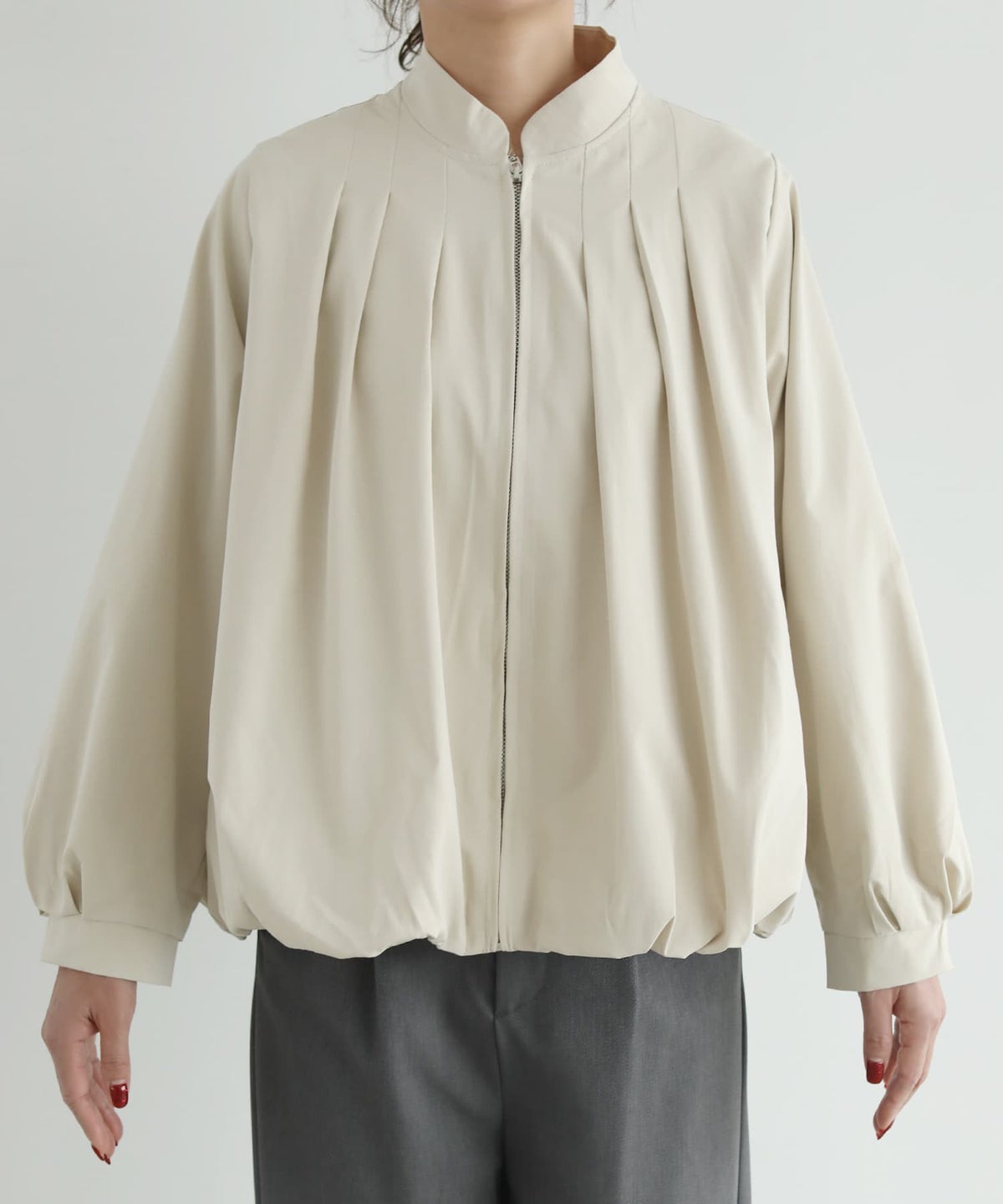 ライトベージュ