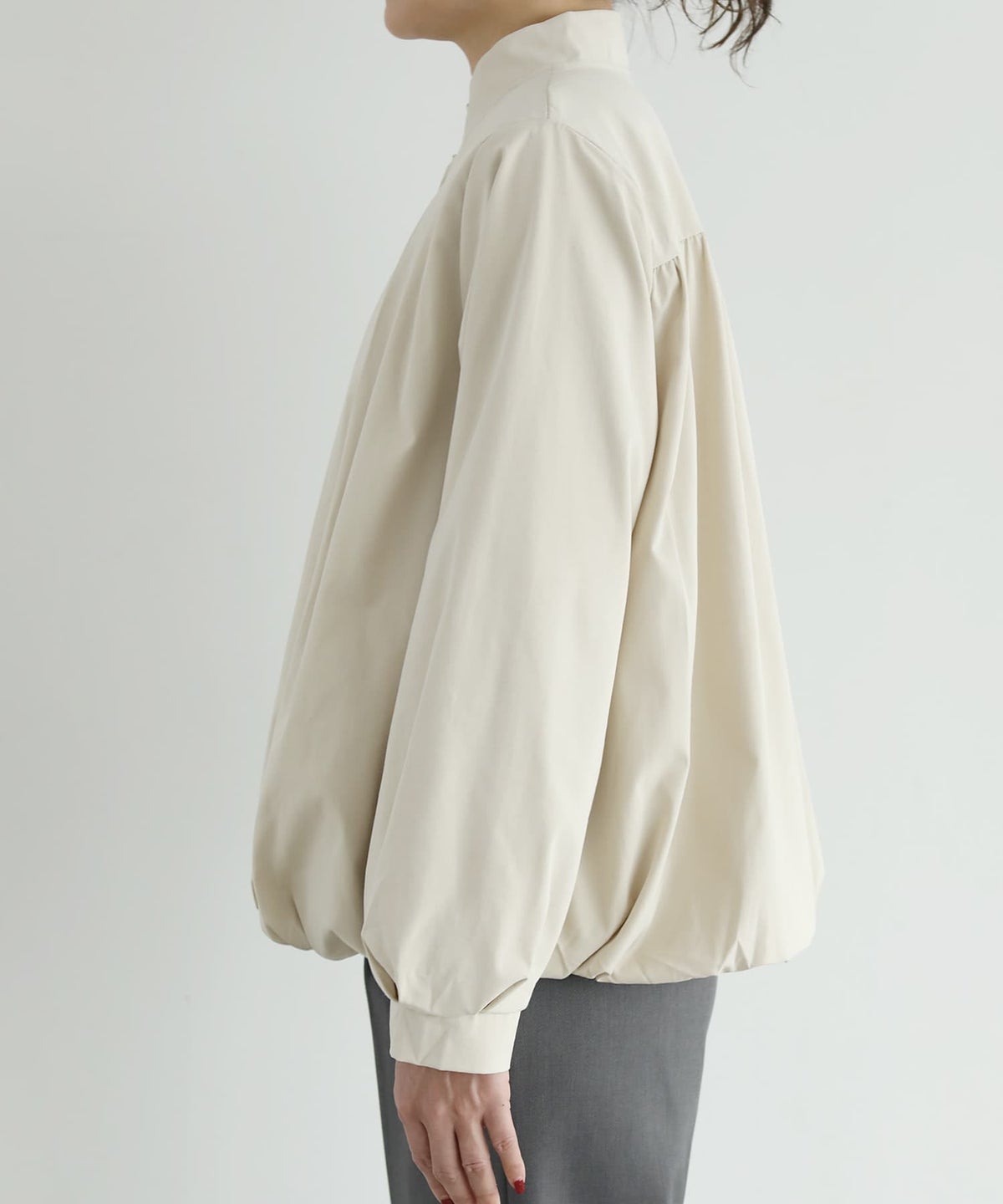 ライトベージュ