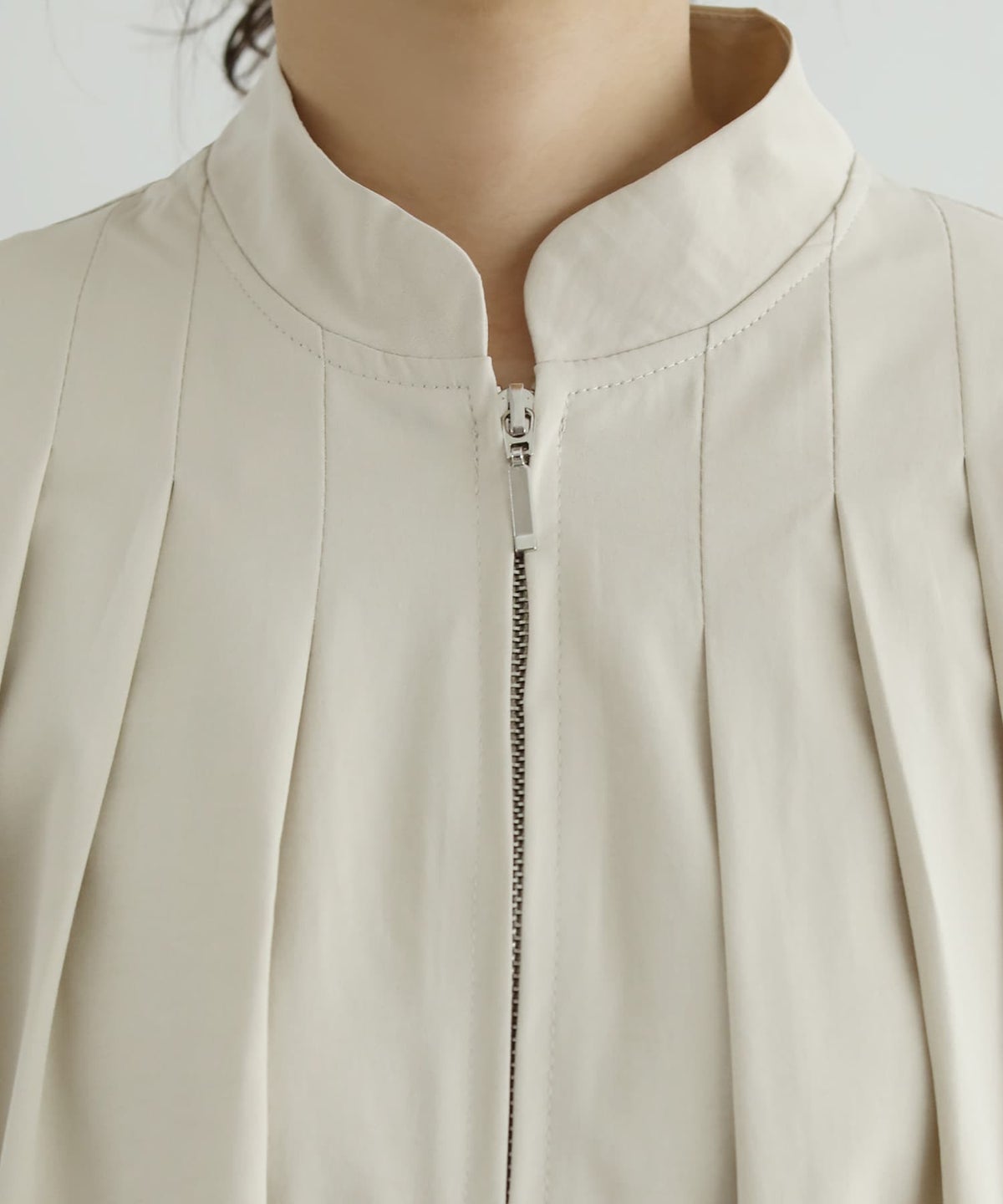 ライトベージュ