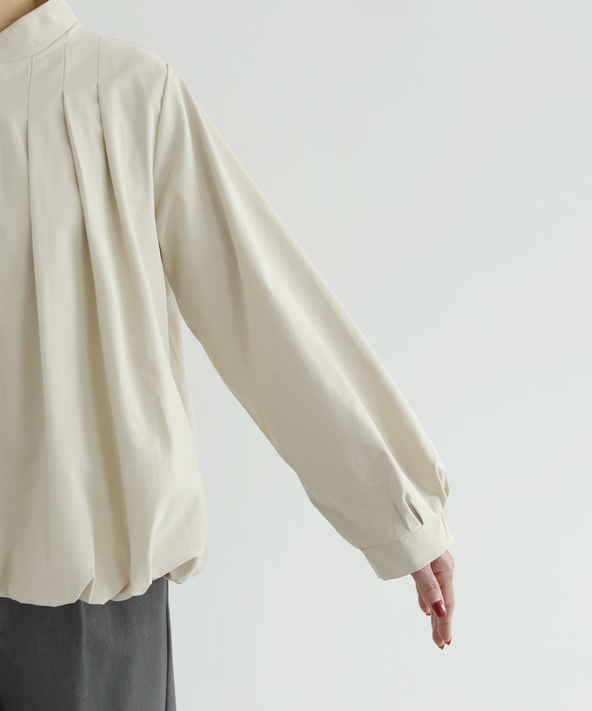 ライトベージュ