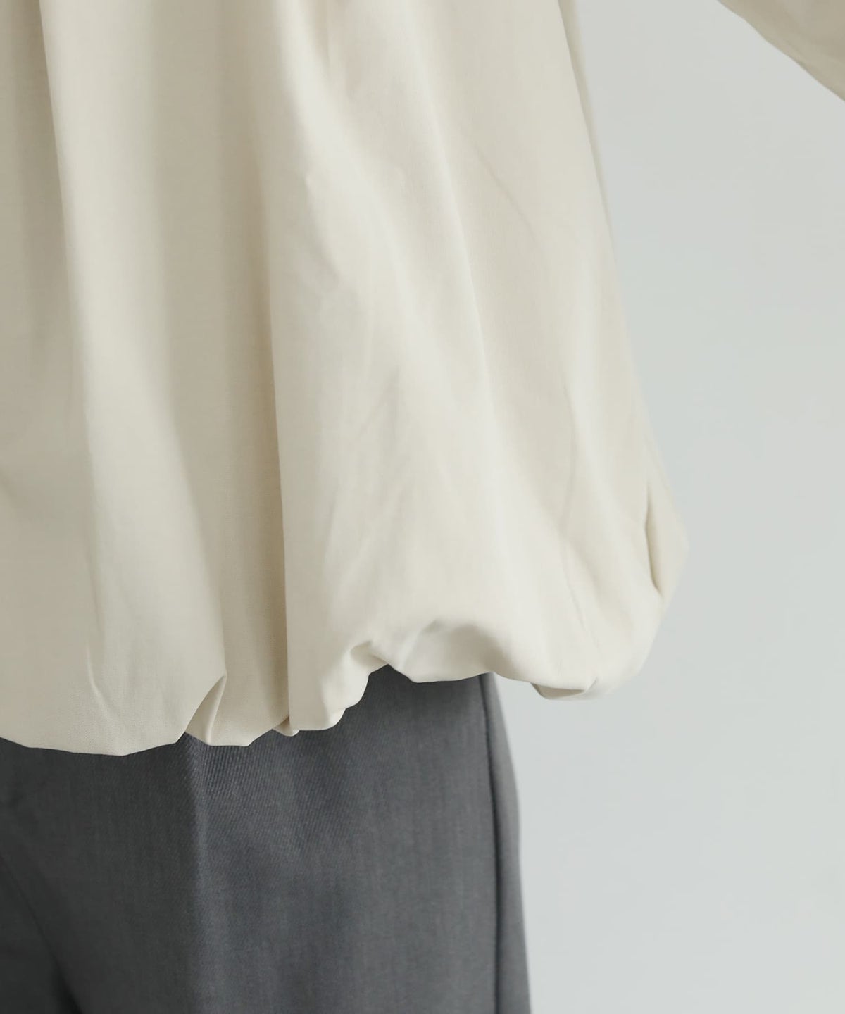 ライトベージュ