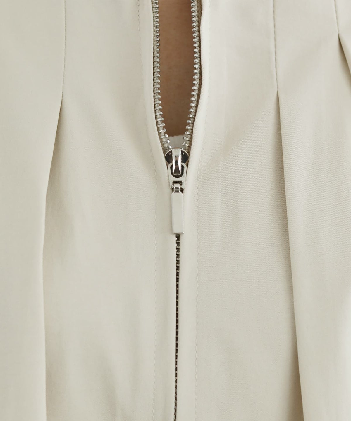 ライトベージュ