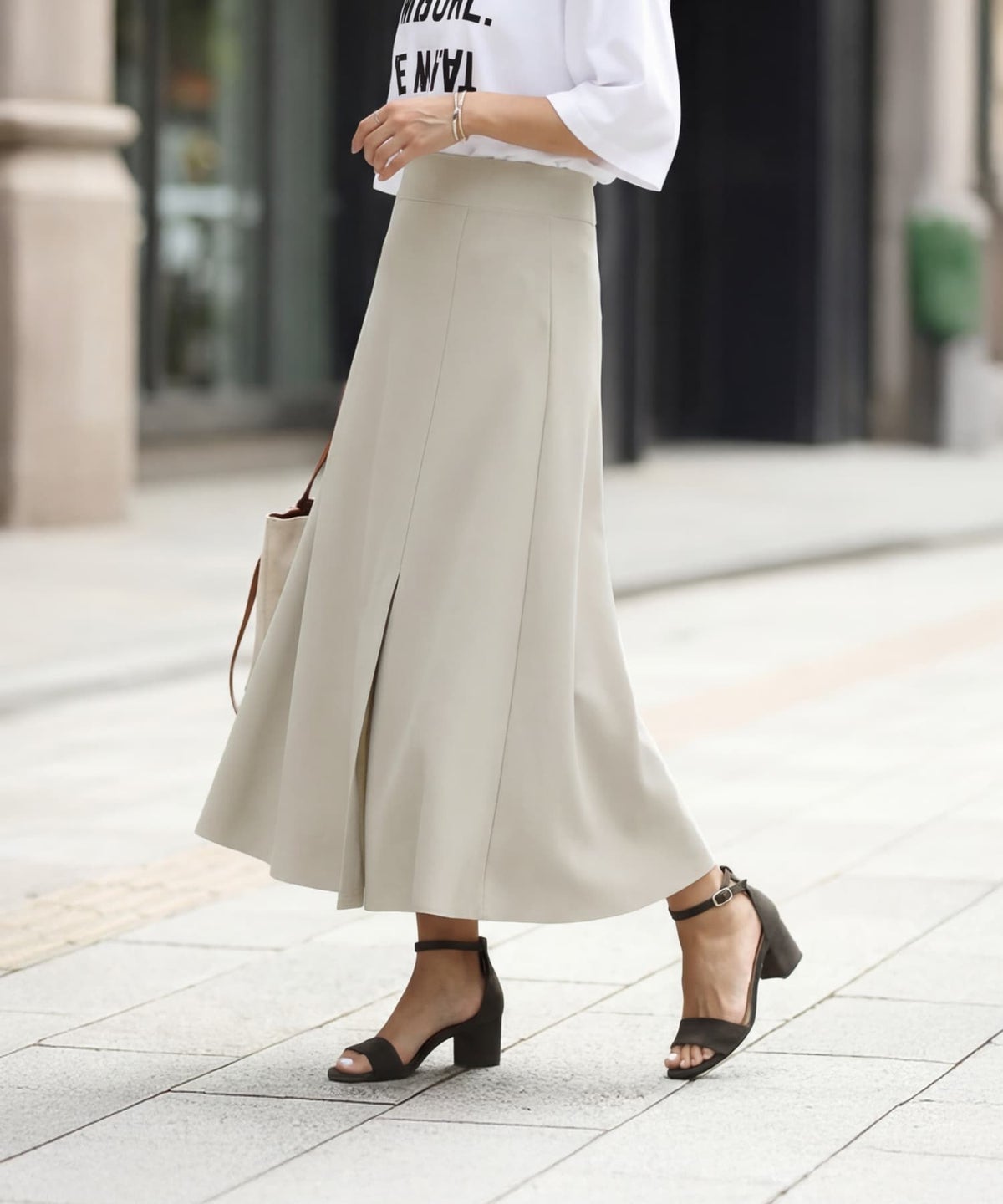 ライトグレージュ