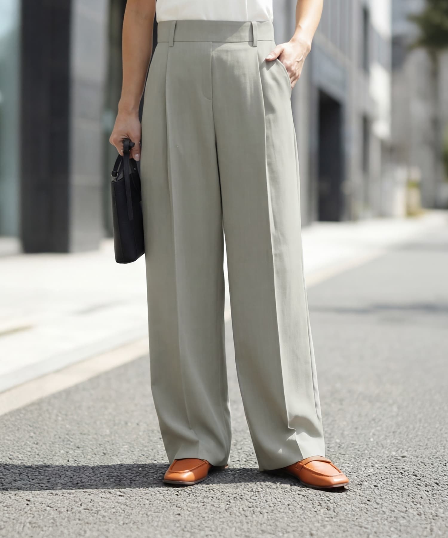 サラッと涼感ストレートタックパンツ68cm | おしゃれな大人レディース