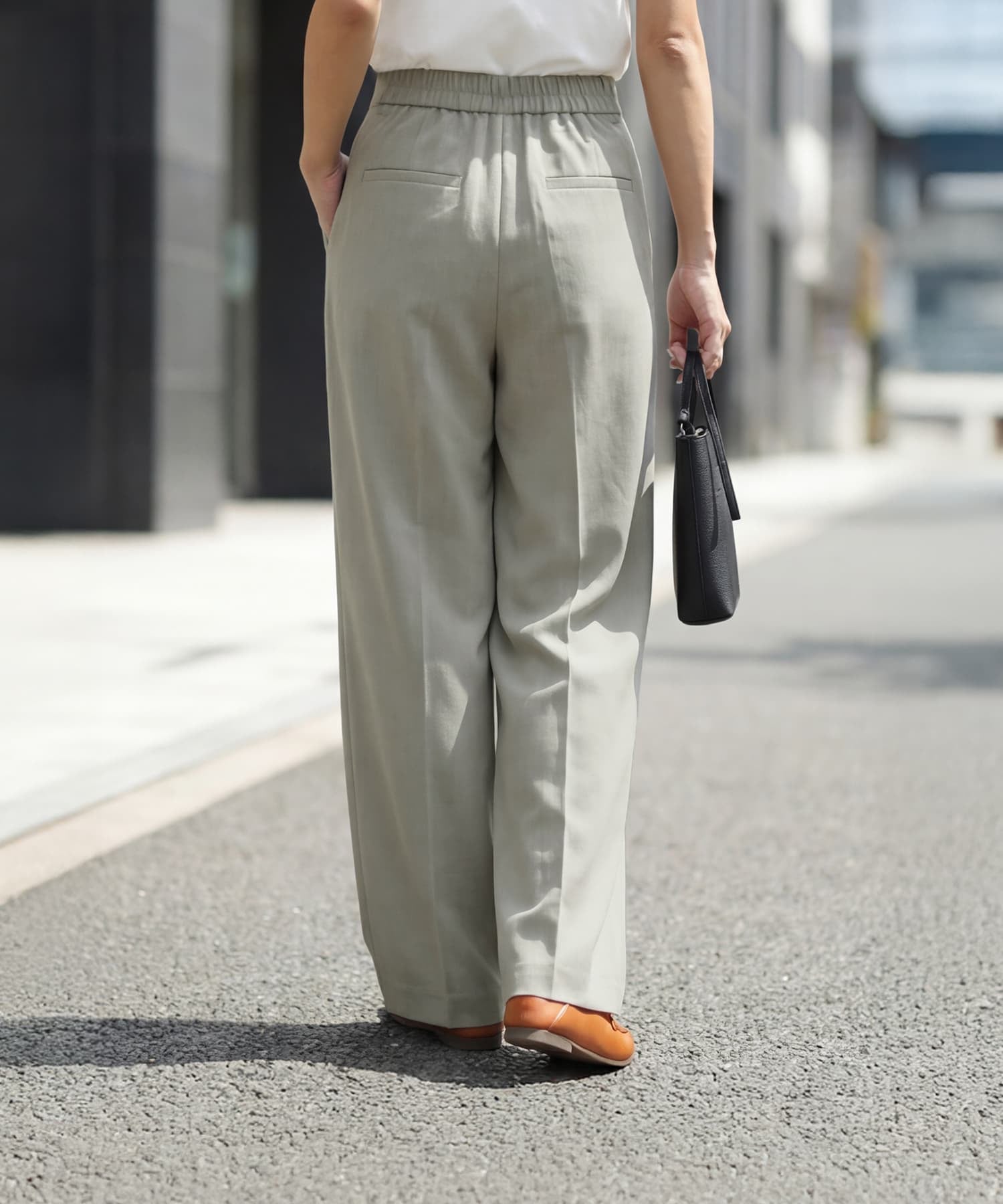 サラッと涼感ストレートタックパンツ68cm | おしゃれな大人レディース