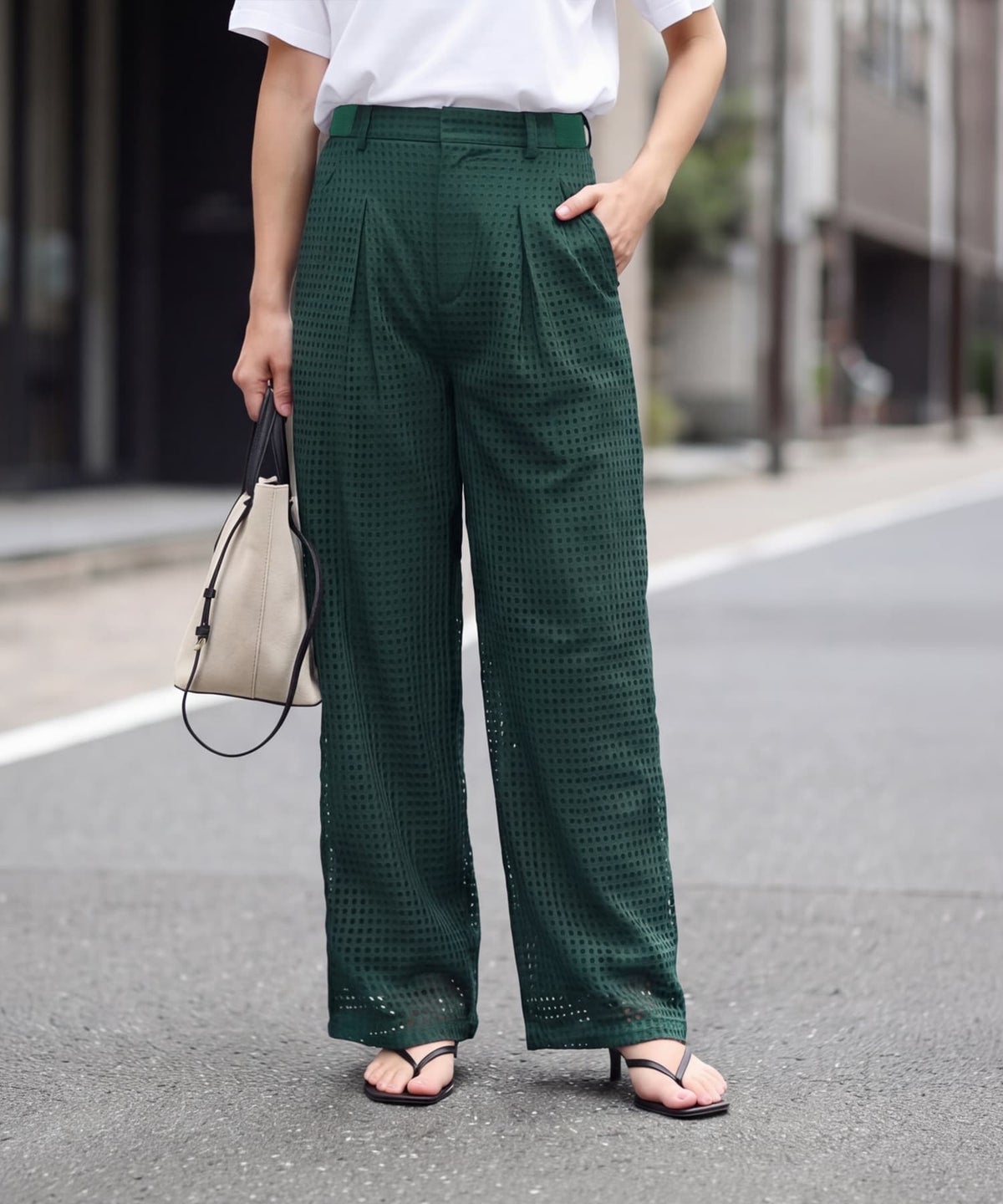 ダークグリーン