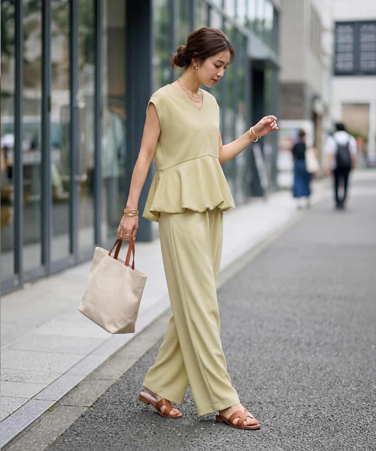 ライトイエロー