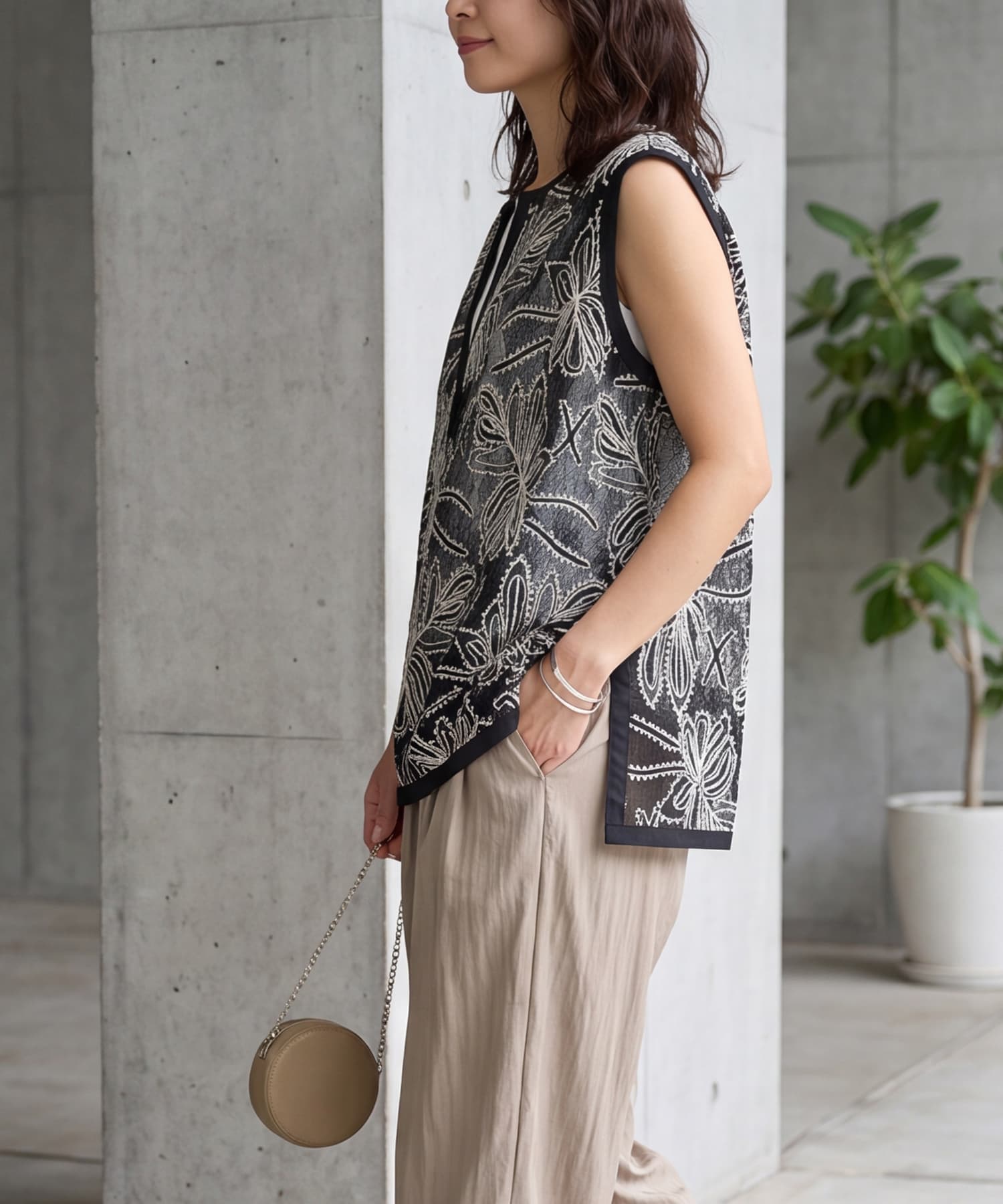 selection】刺繍レースシアーベスト | おしゃれな大人レディース