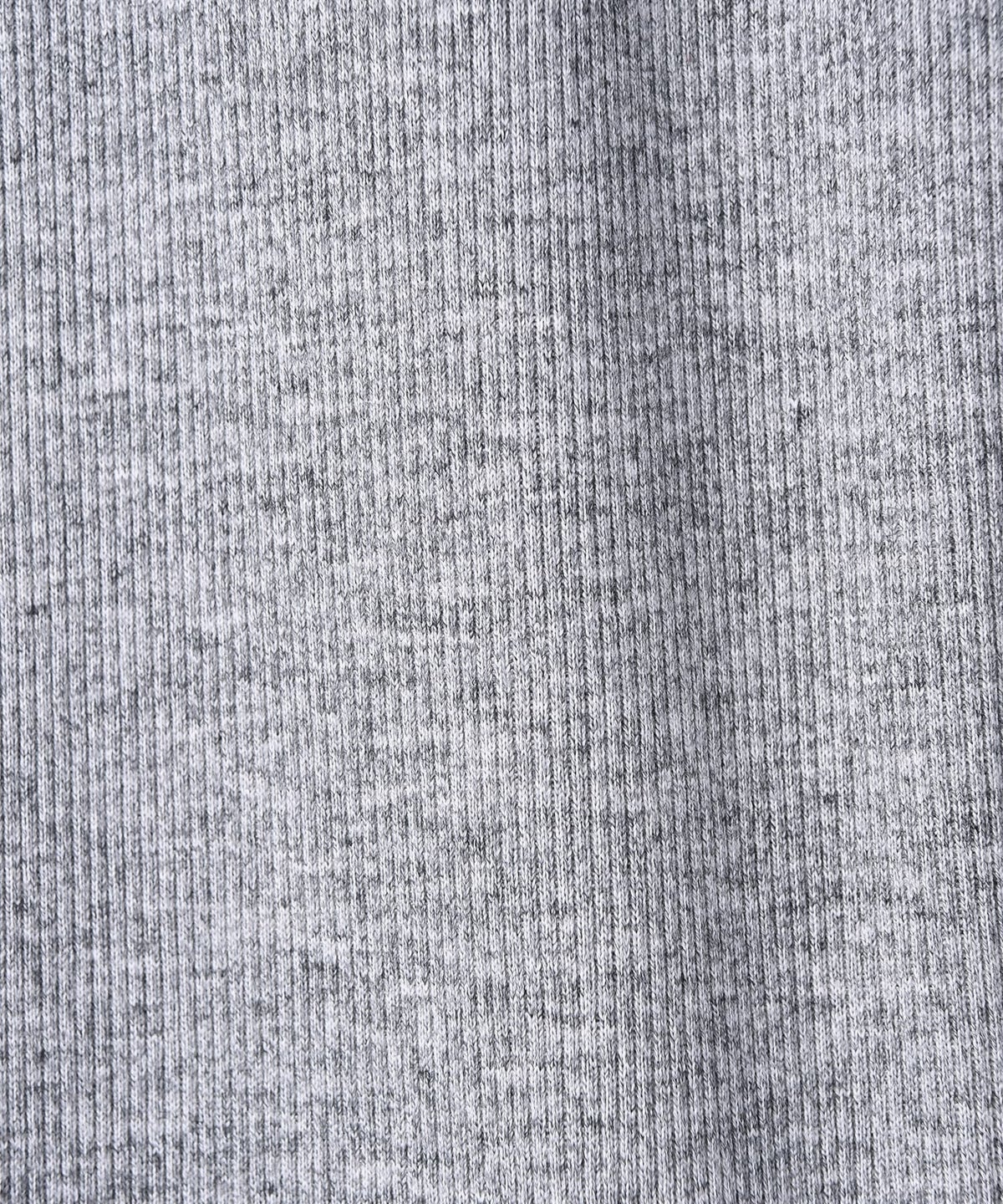 グレー